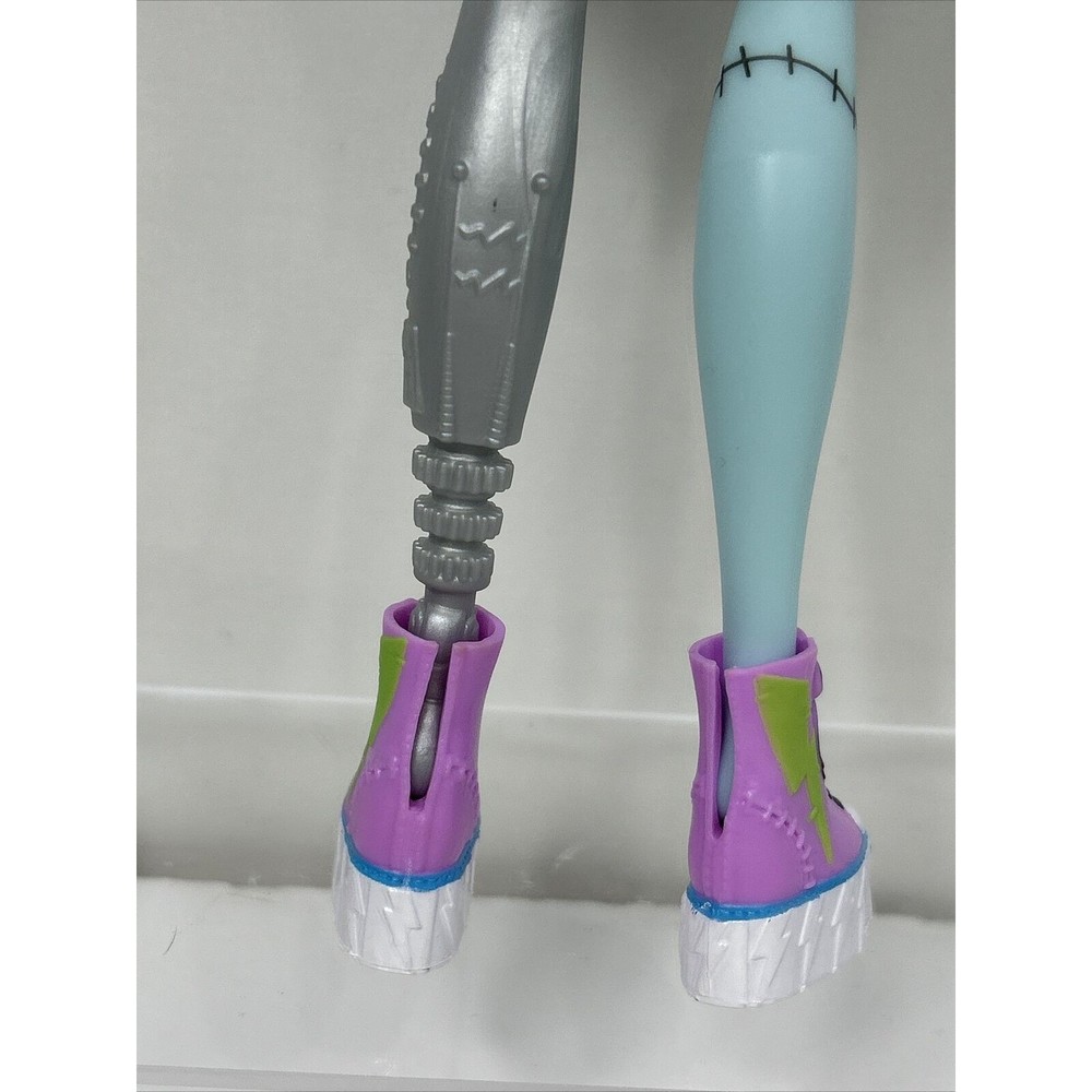 Monster High Doll Frankie Stein 2022 Frankenmonster Back To School Uniform - Picture 7 of 11